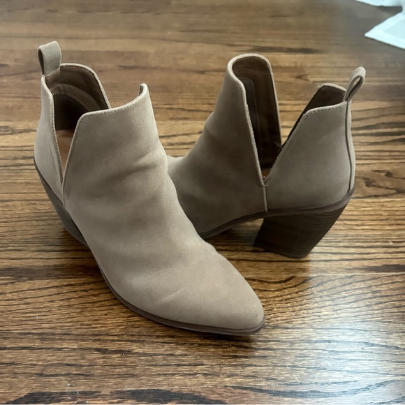 Women's Debbie Boots - Universal Thread Taupe 8 - Picture 2 of 5